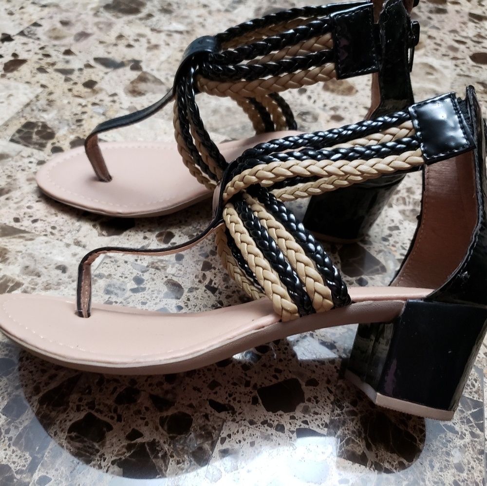 T-Strap Thong Toe Glossy Sandals - Picture 3 of 3